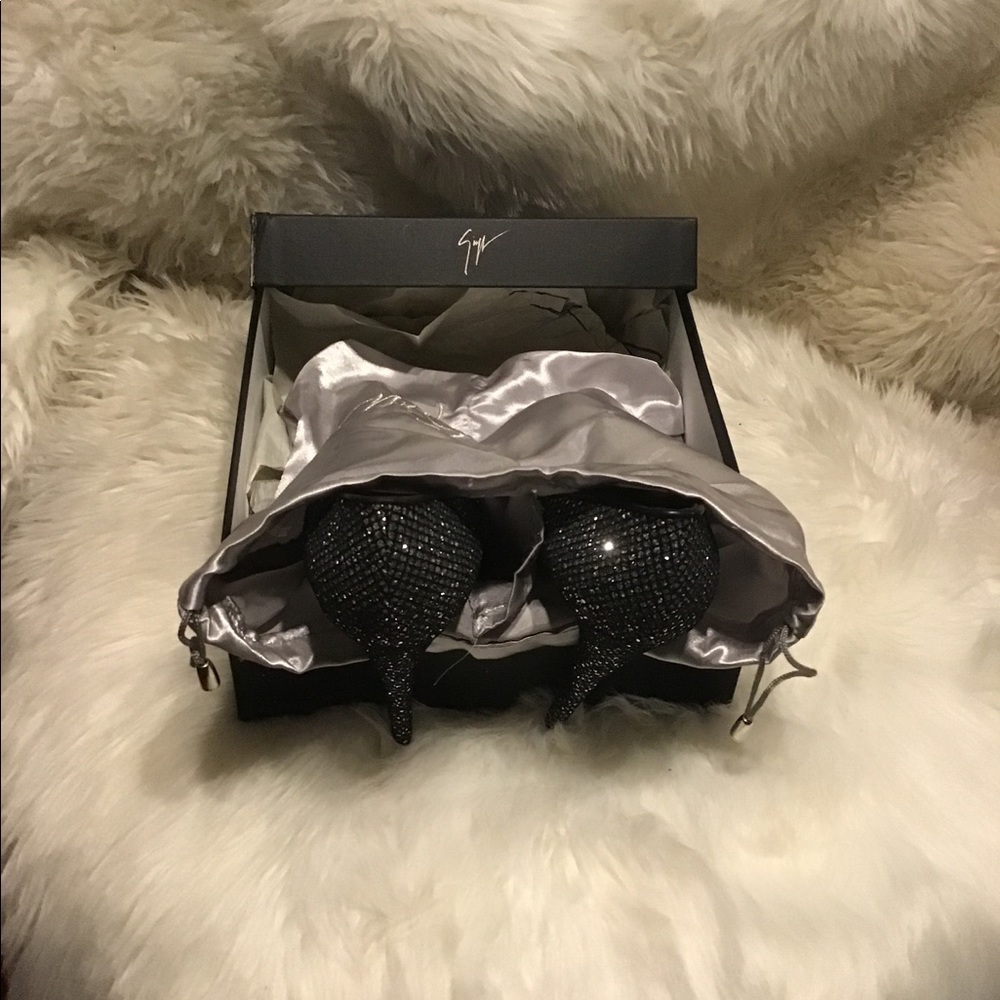 Giuseppe Zanotti Peep Toe Pumps - Picture 4 of 6